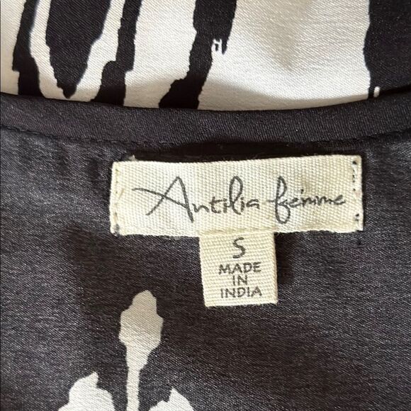 AntiliaโFemme Sleeveless Tribal Printโ Top Small Black White Brown Boho Tank - Picture 2 of 8